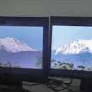 روشنایی نمایشگرها با محیط